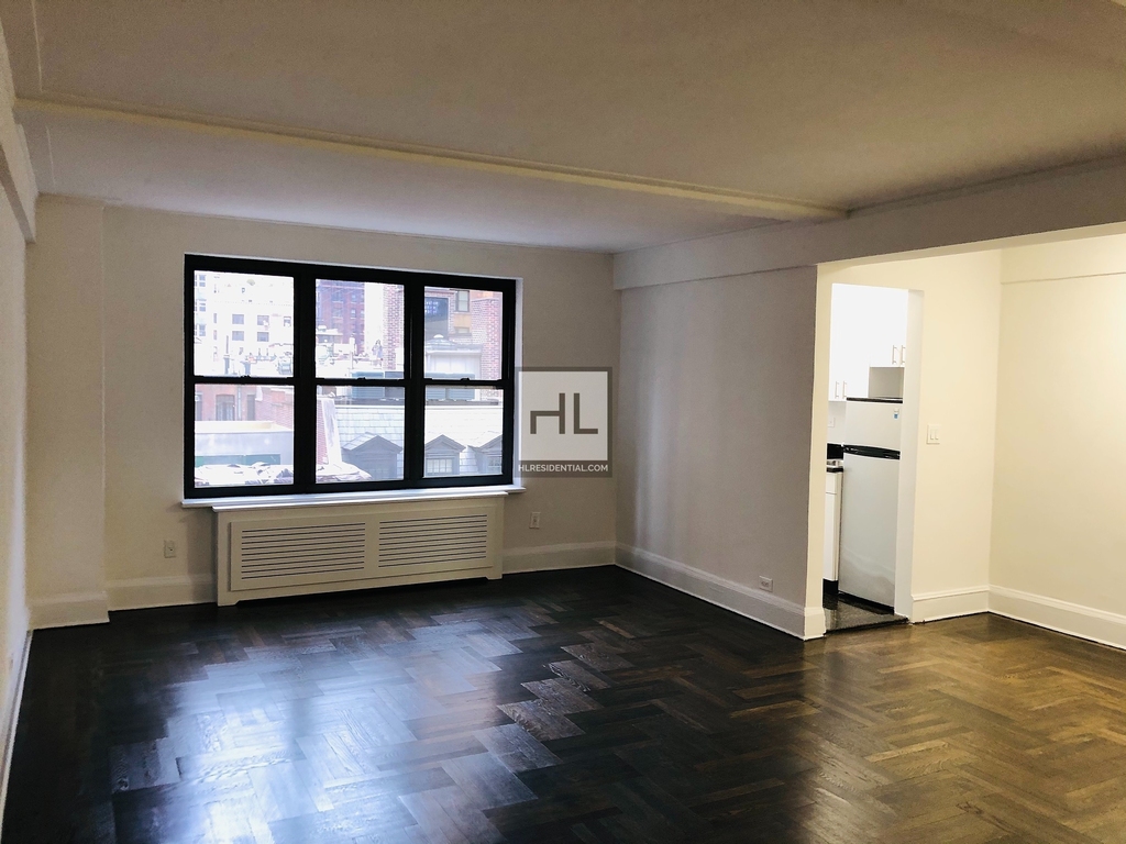 East 38 Street - Photo 1
