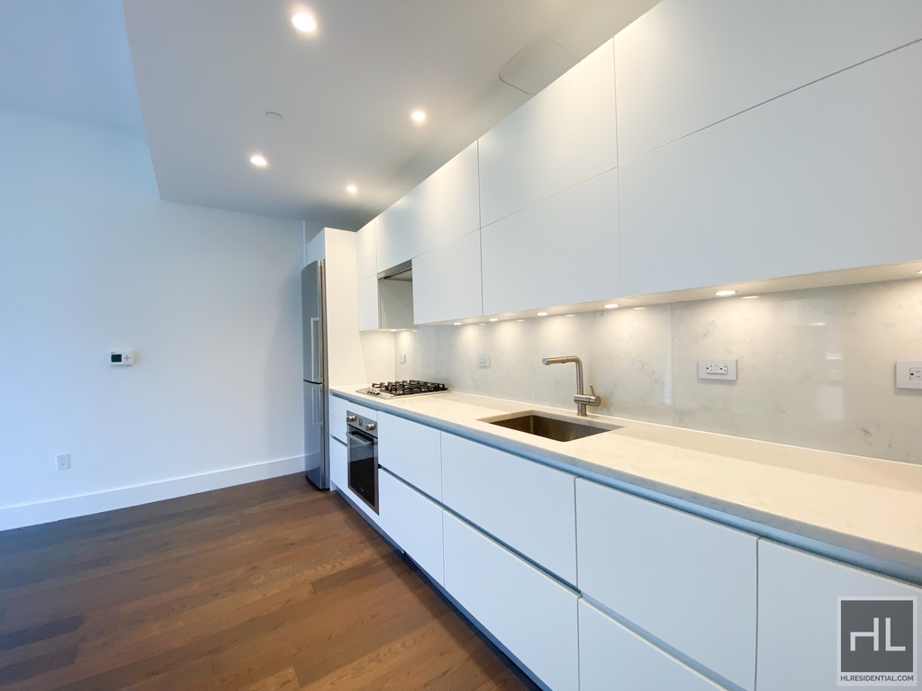 East 44th Street - Photo 2