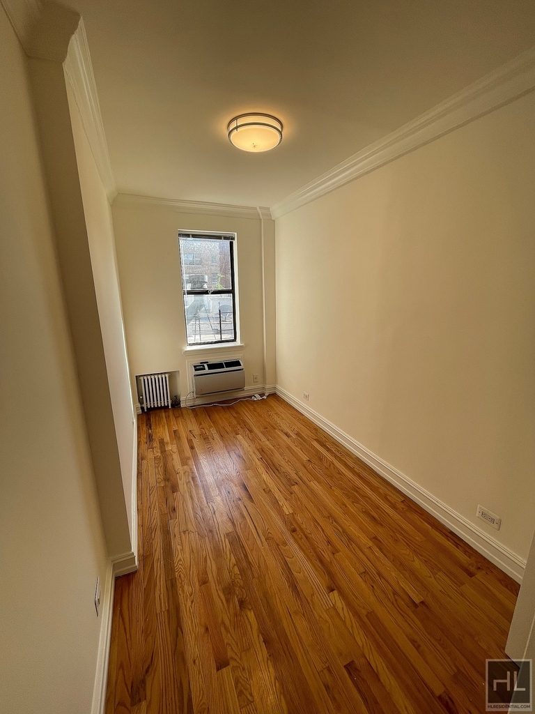 York Avenue - Photo 5