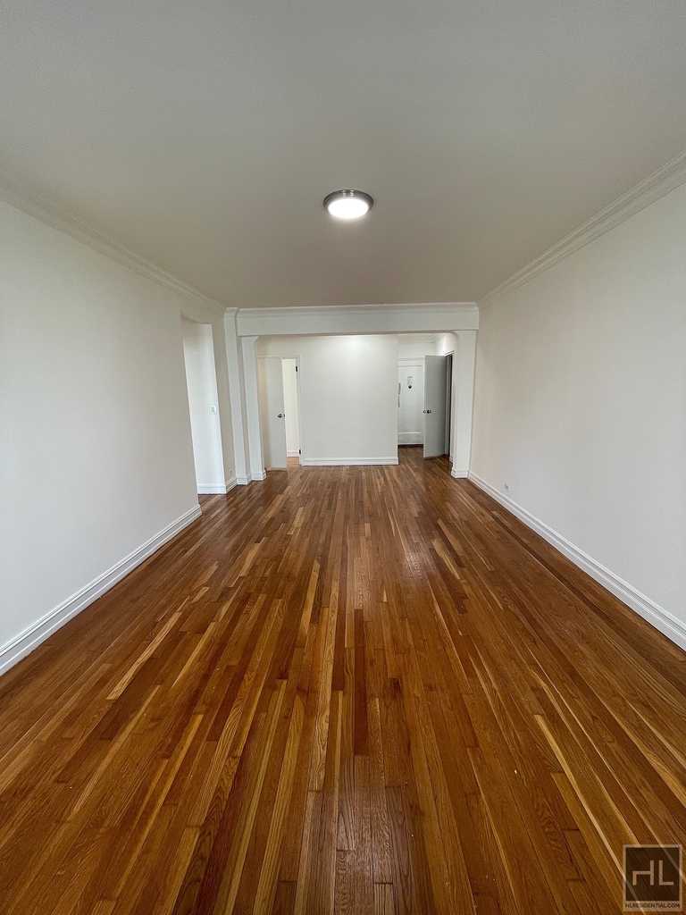 York Avenue - Photo 1