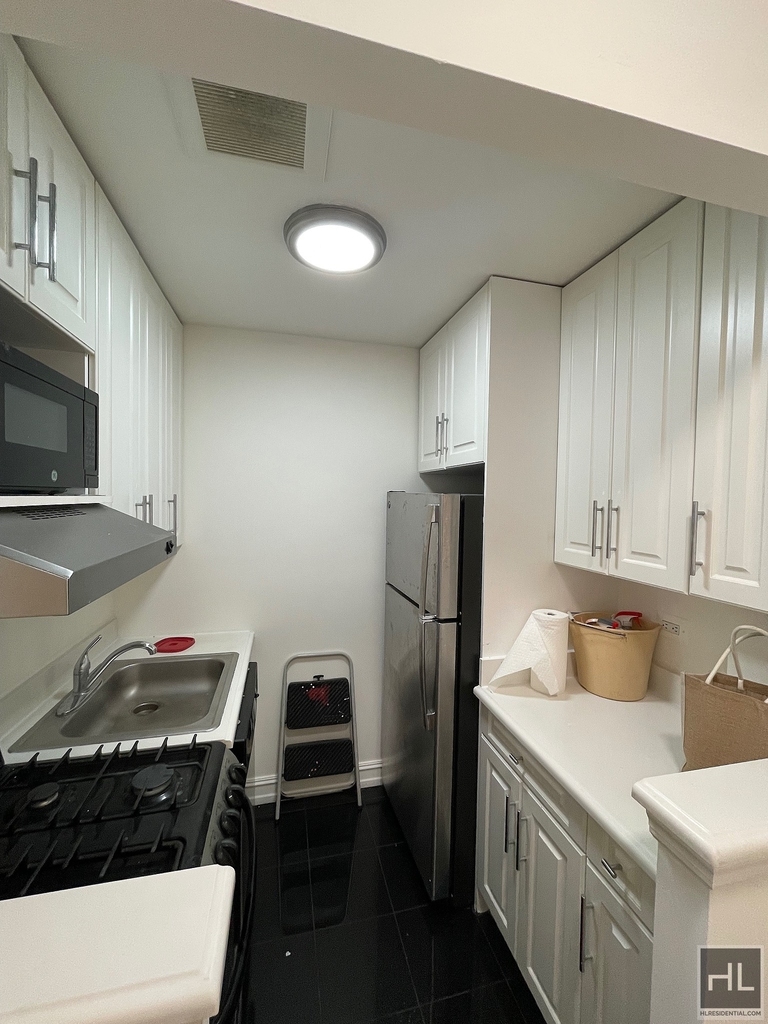 York Avenue - Photo 7