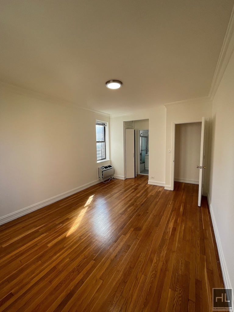York Avenue - Photo 4