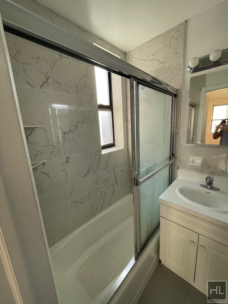 York Avenue - Photo 10