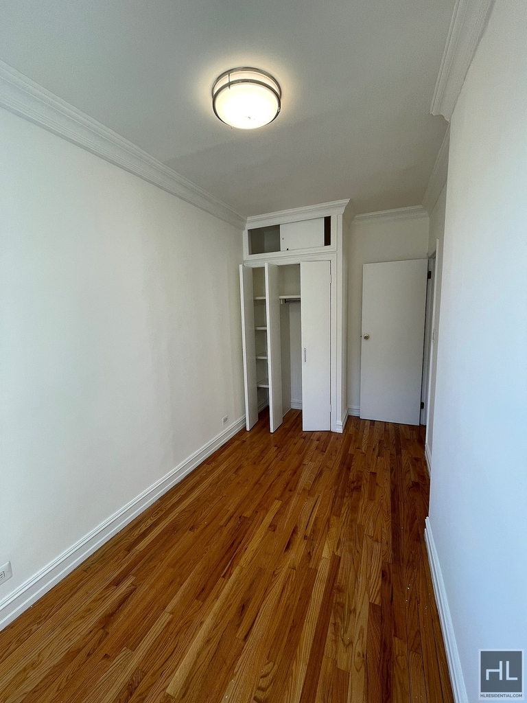 York Avenue - Photo 6