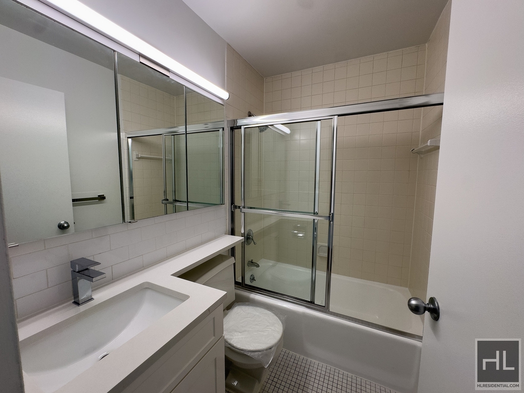 East 71st Street - Photo 7