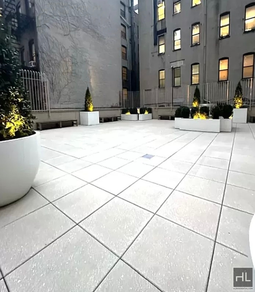 East 71st Street - Photo 8