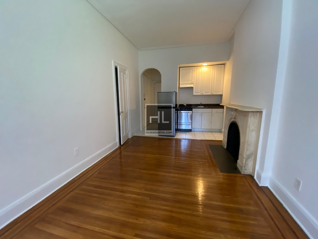 East 72 Street - Photo 1