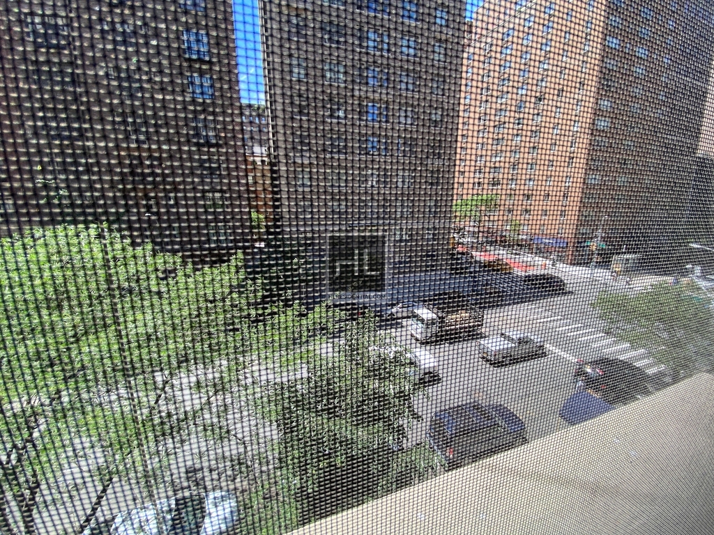 East 72 Street - Photo 3