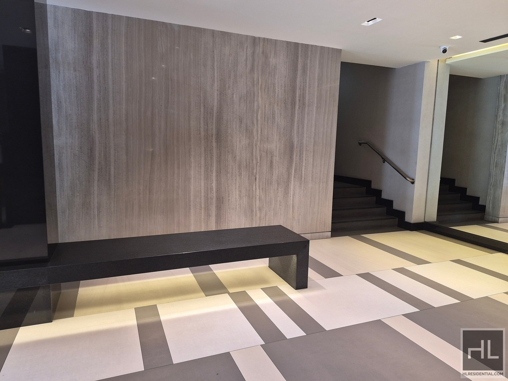 5 Avenue - Photo 1