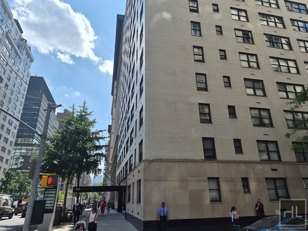 5 Avenue - Photo 0