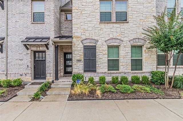 3521 Treasure Drive - Photo 0
