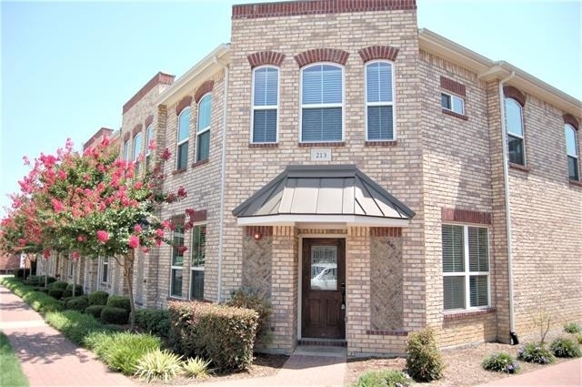 213 Lily Lane - Photo 0