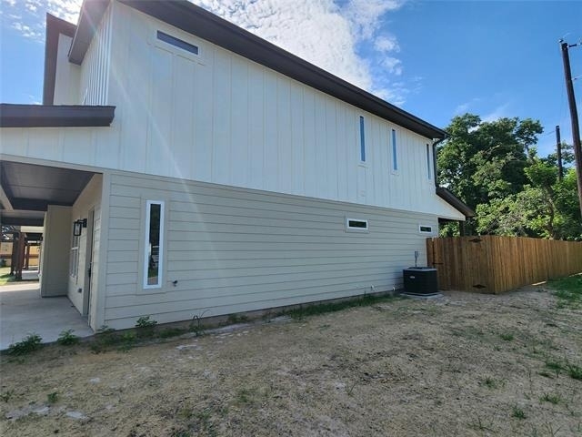 211 Trinity Street - Photo 2