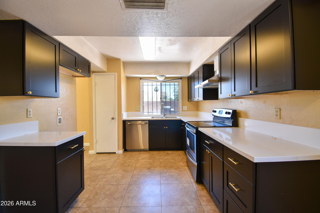 6525 W Mercer Lane - Photo 4