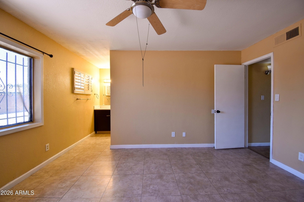 6525 W Mercer Lane - Photo 14
