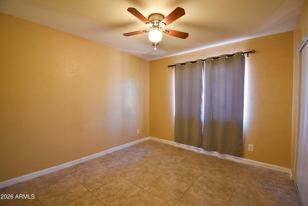 6525 W Mercer Lane - Photo 6