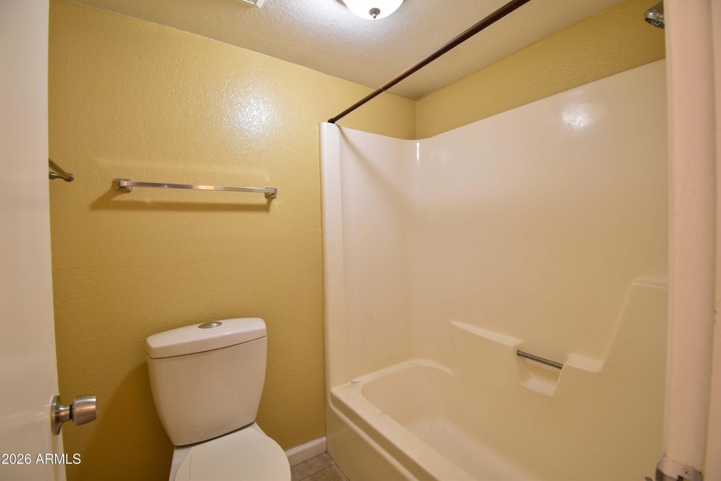 6525 W Mercer Lane - Photo 8