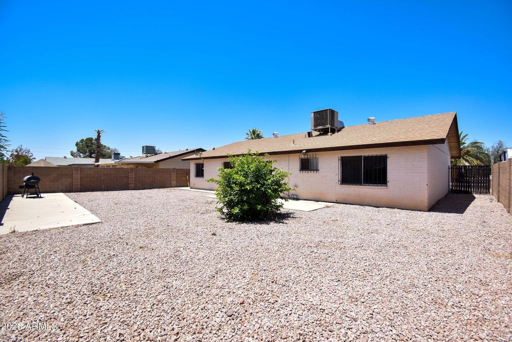 6525 W Mercer Lane - Photo 20