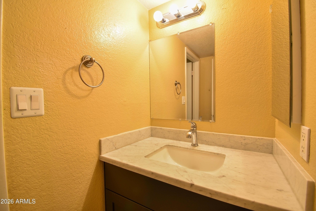 6525 W Mercer Lane - Photo 9