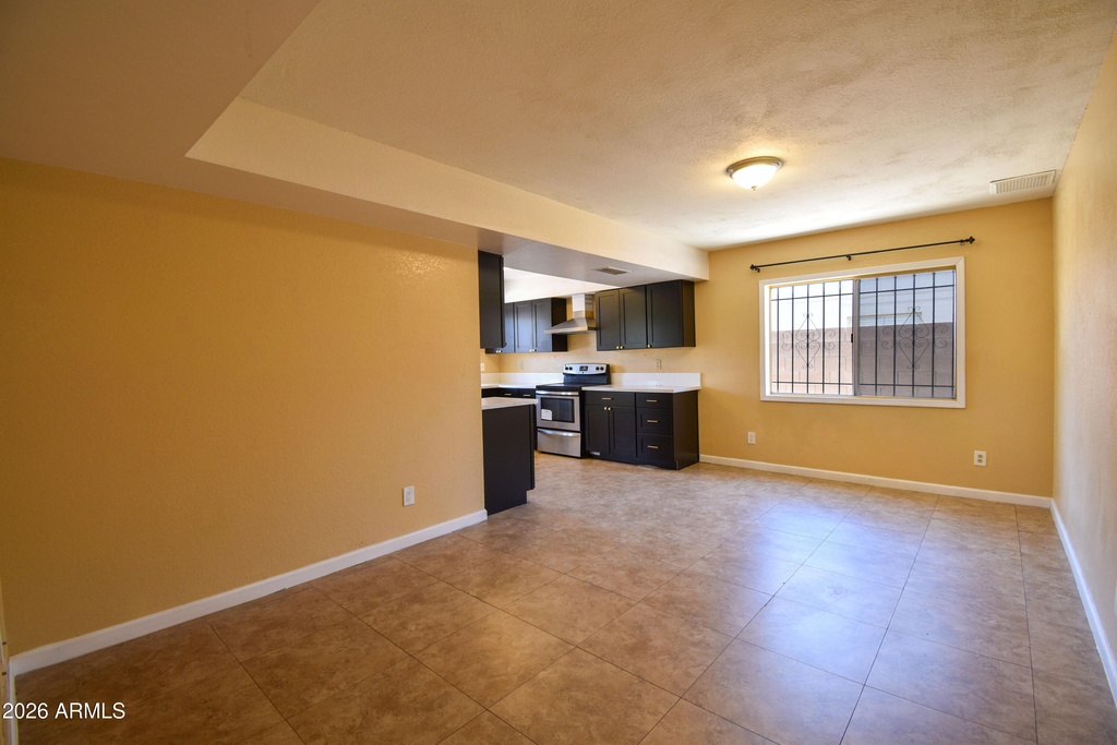 6525 W Mercer Lane - Photo 5