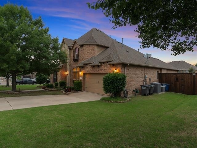 1621 Lakemere Drive - Photo 2