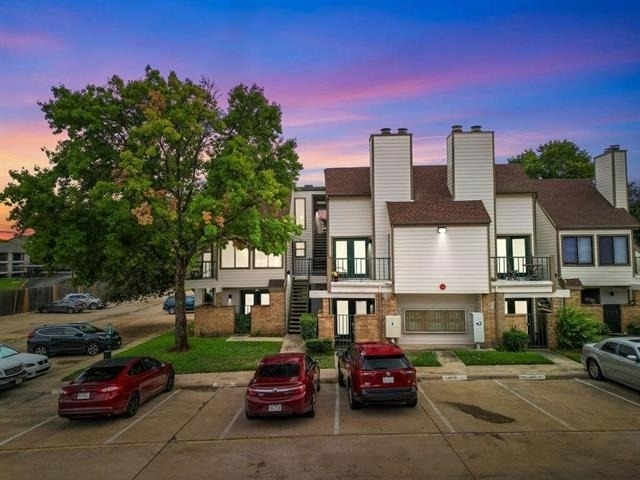 2300 Bamboo Drive - Photo 2