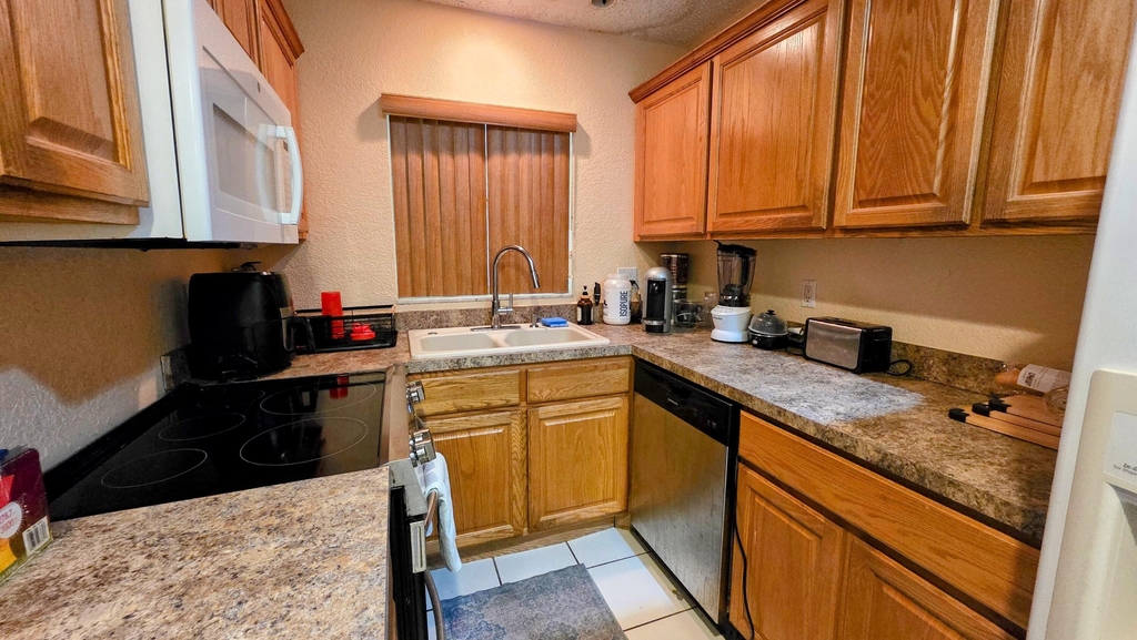1301 Nw 12th Avenue - Photo 5