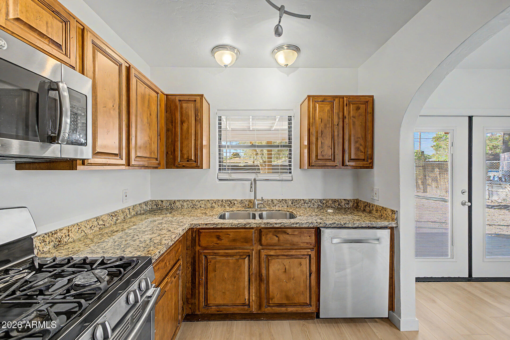 156 W Highland Avenue - Photo 5