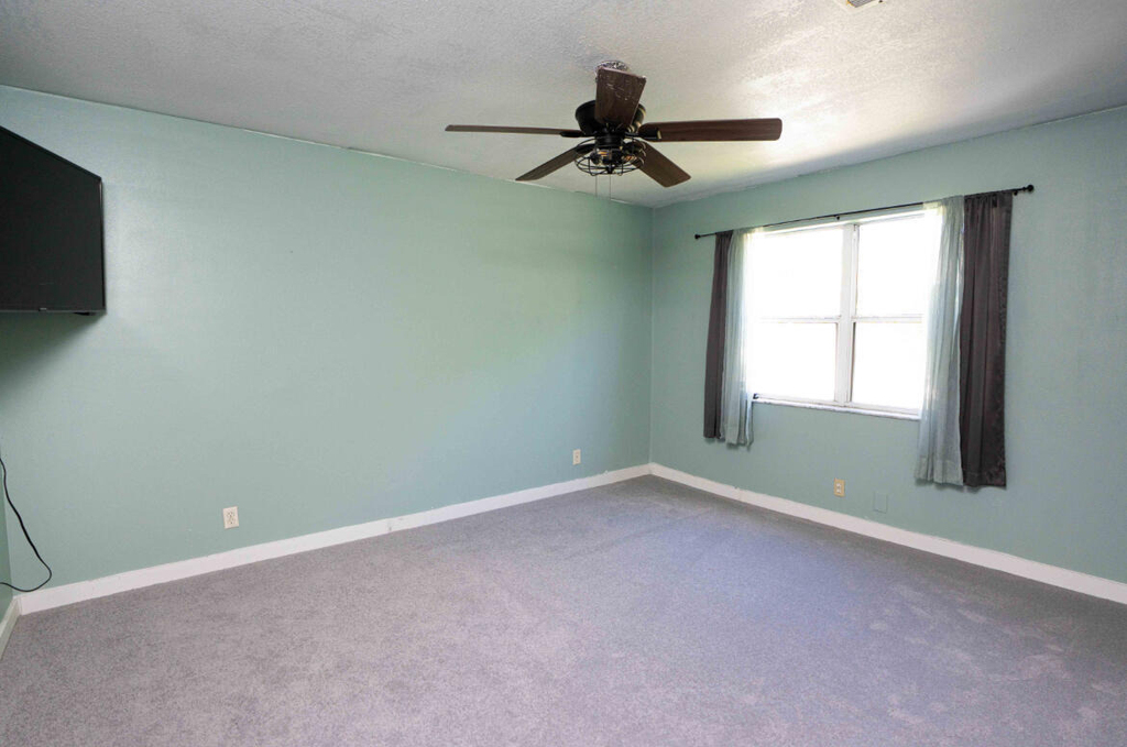1881 Se Manth Lane - Photo 7