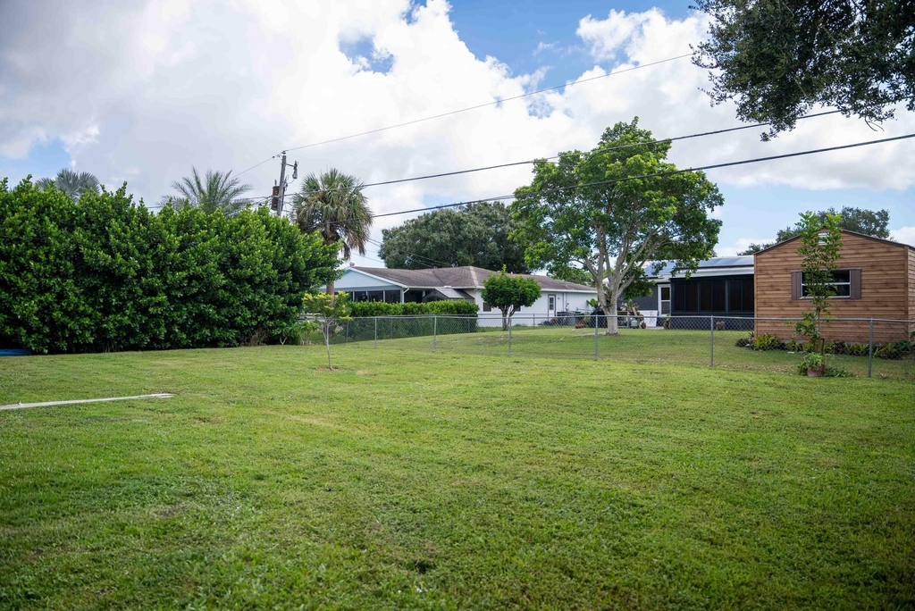 1881 Se Manth Lane - Photo 11