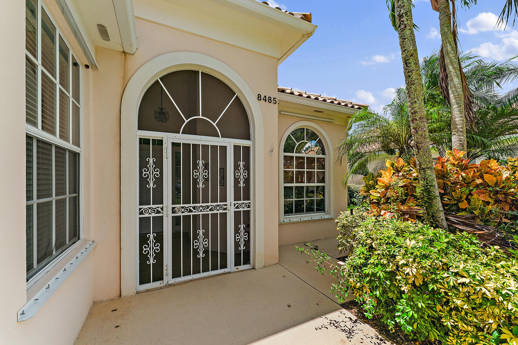 8485 Se Palm Hammock Lane - Photo 2