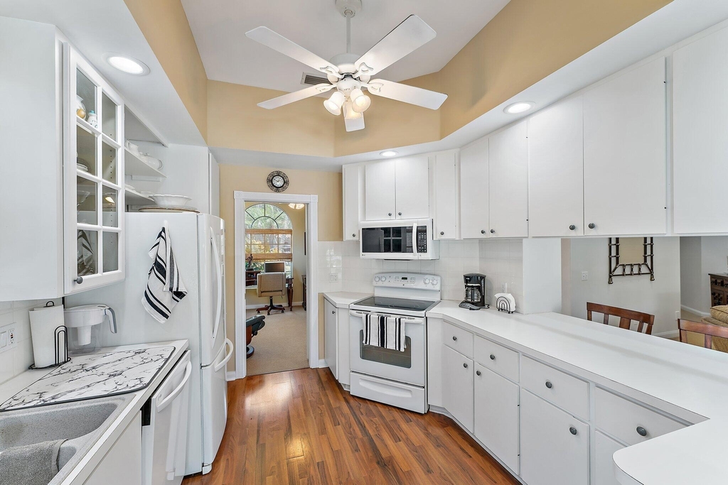 8485 Se Palm Hammock Lane - Photo 11