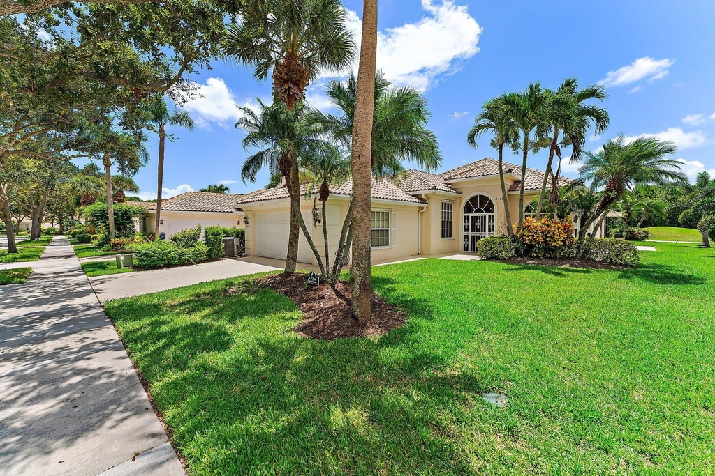 8485 Se Palm Hammock Lane - Photo 0