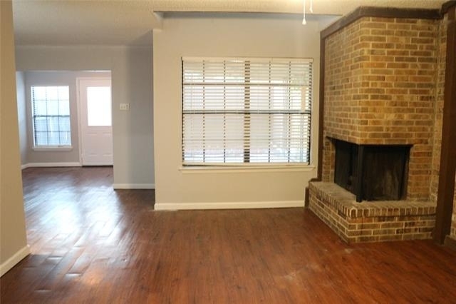 2005 Town Court - Photo 1