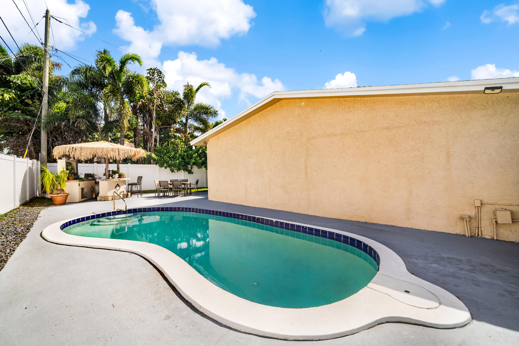 795 Se 17th Street - Photo 0
