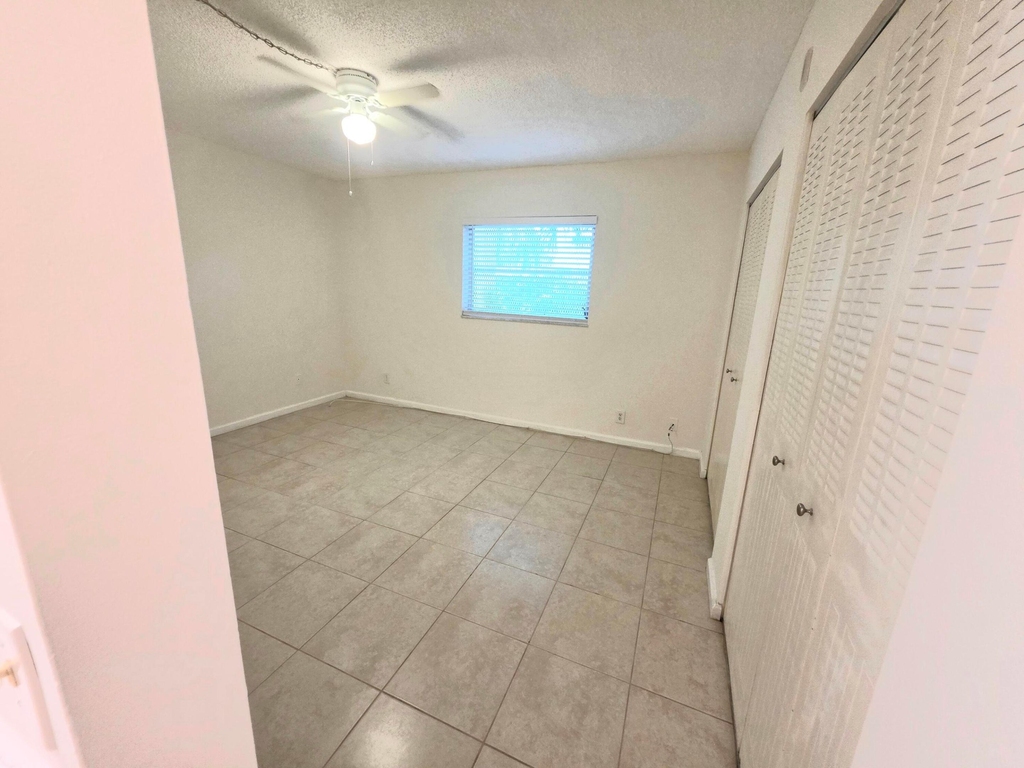959 Se 2nd Avenue - Photo 16