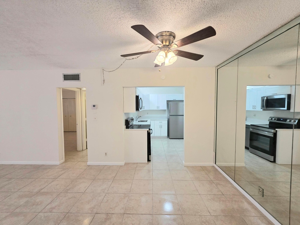 959 Se 2nd Avenue - Photo 5
