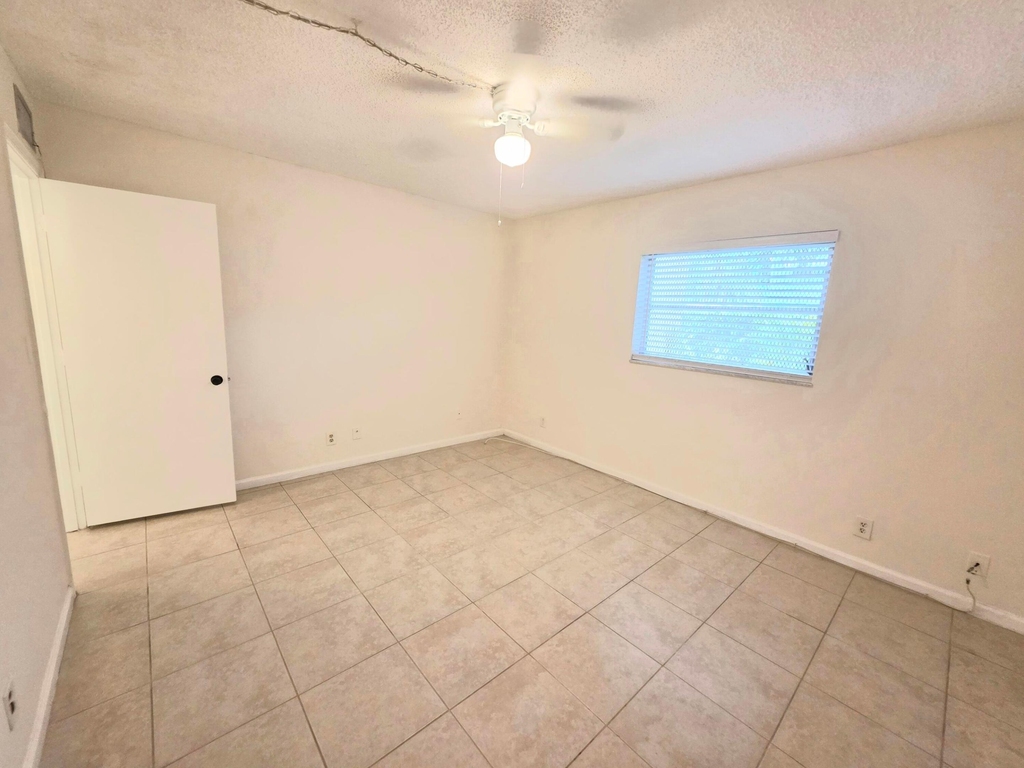 959 Se 2nd Avenue - Photo 17