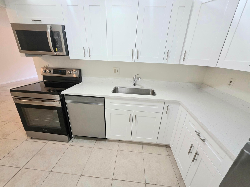 959 Se 2nd Avenue - Photo 8