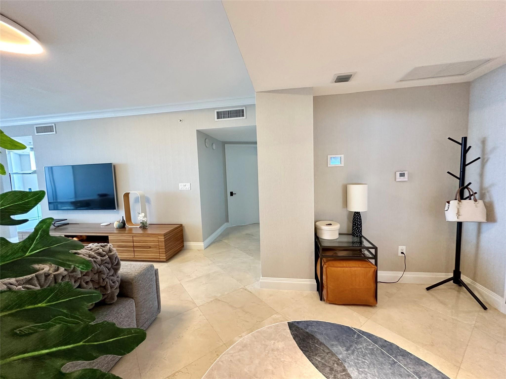 18201 Collins Avenue - Photo 21