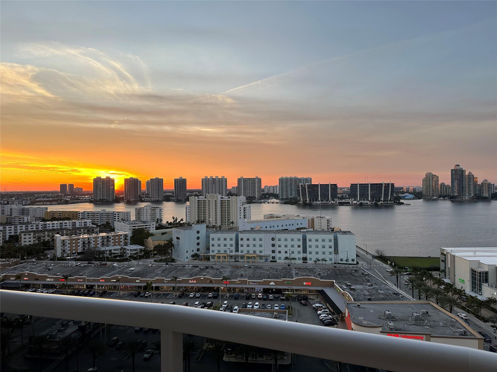 18201 Collins Avenue - Photo 13