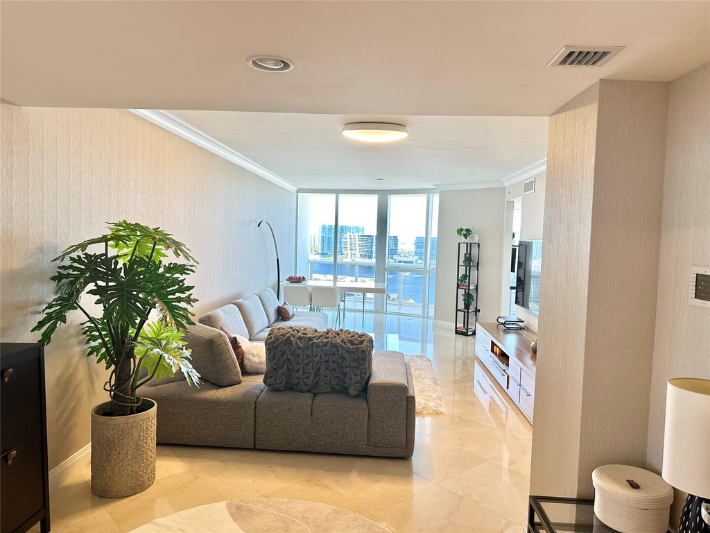18201 Collins Avenue - Photo 18