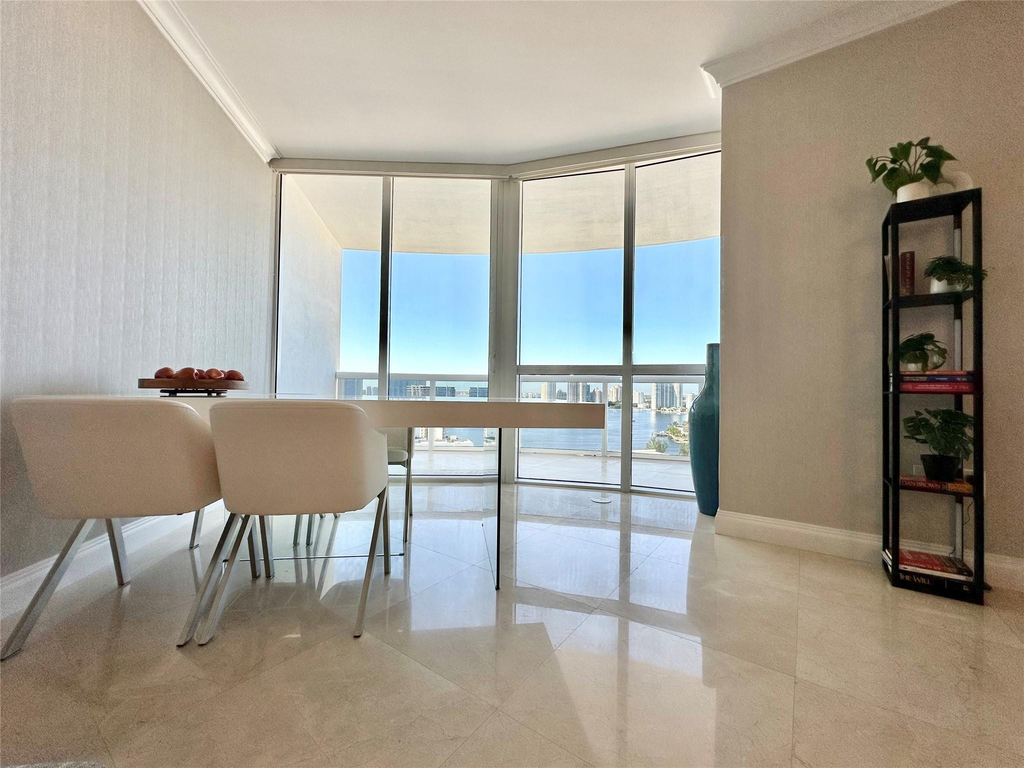 18201 Collins Avenue - Photo 3