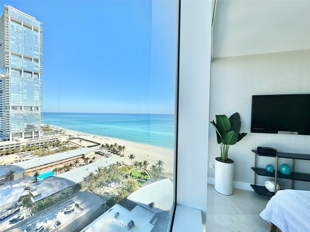 18201 Collins Avenue - Photo 9