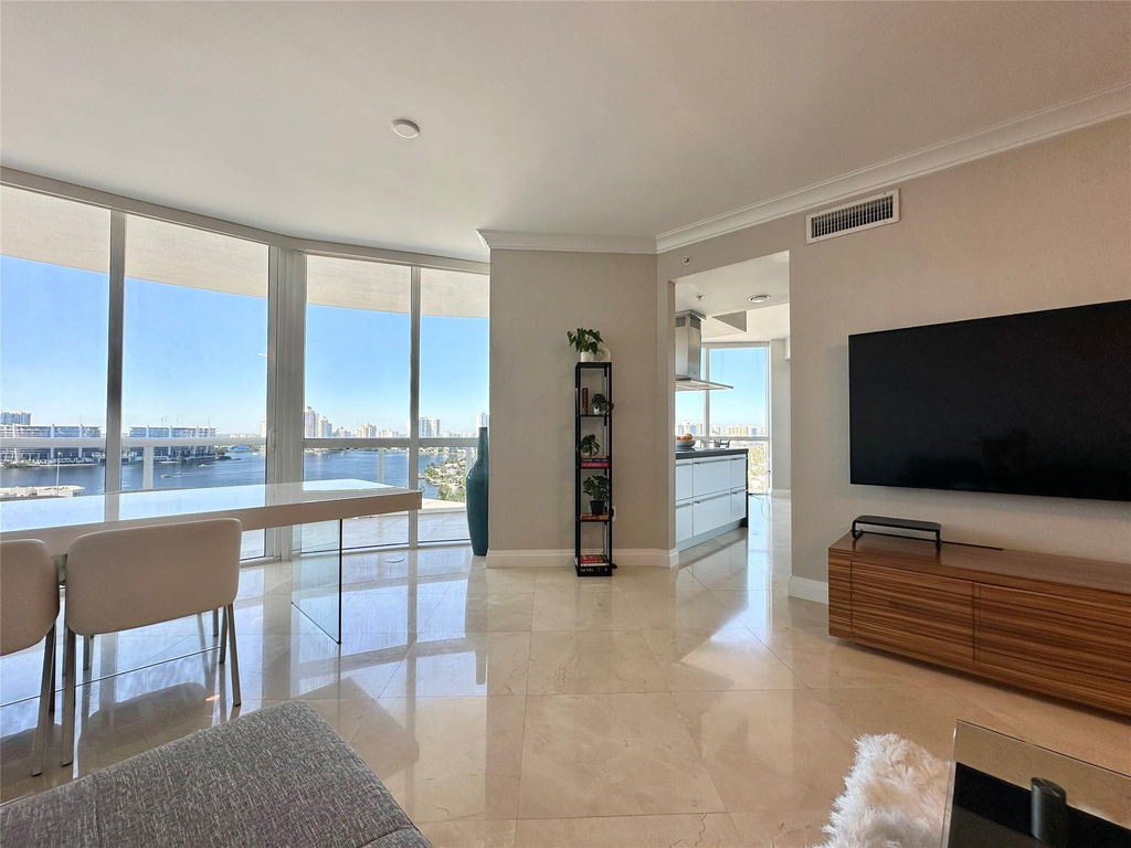18201 Collins Avenue - Photo 2