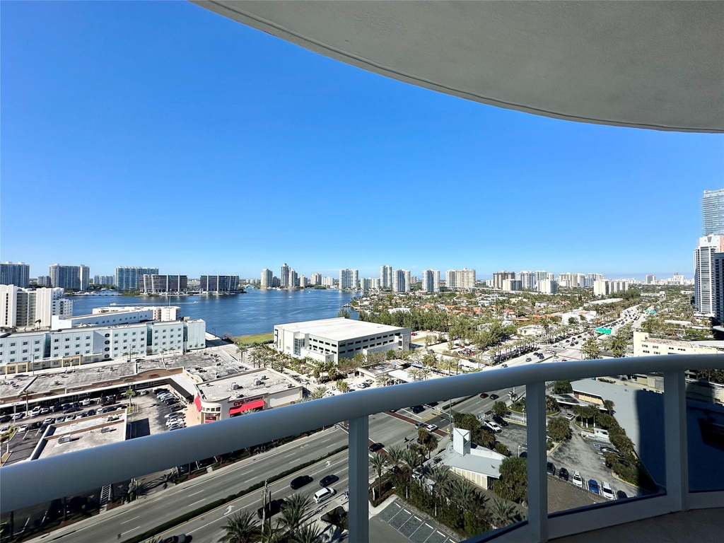 18201 Collins Avenue - Photo 33