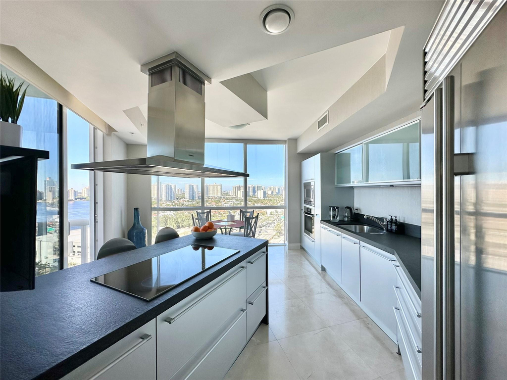 18201 Collins Avenue - Photo 10