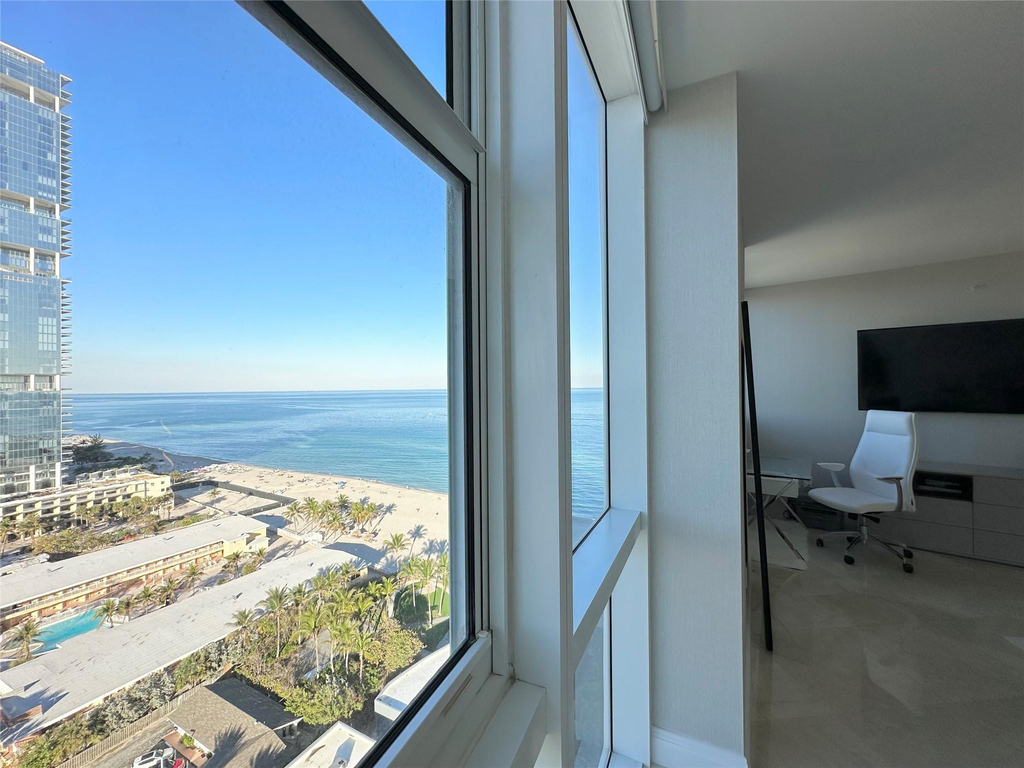 18201 Collins Avenue - Photo 45