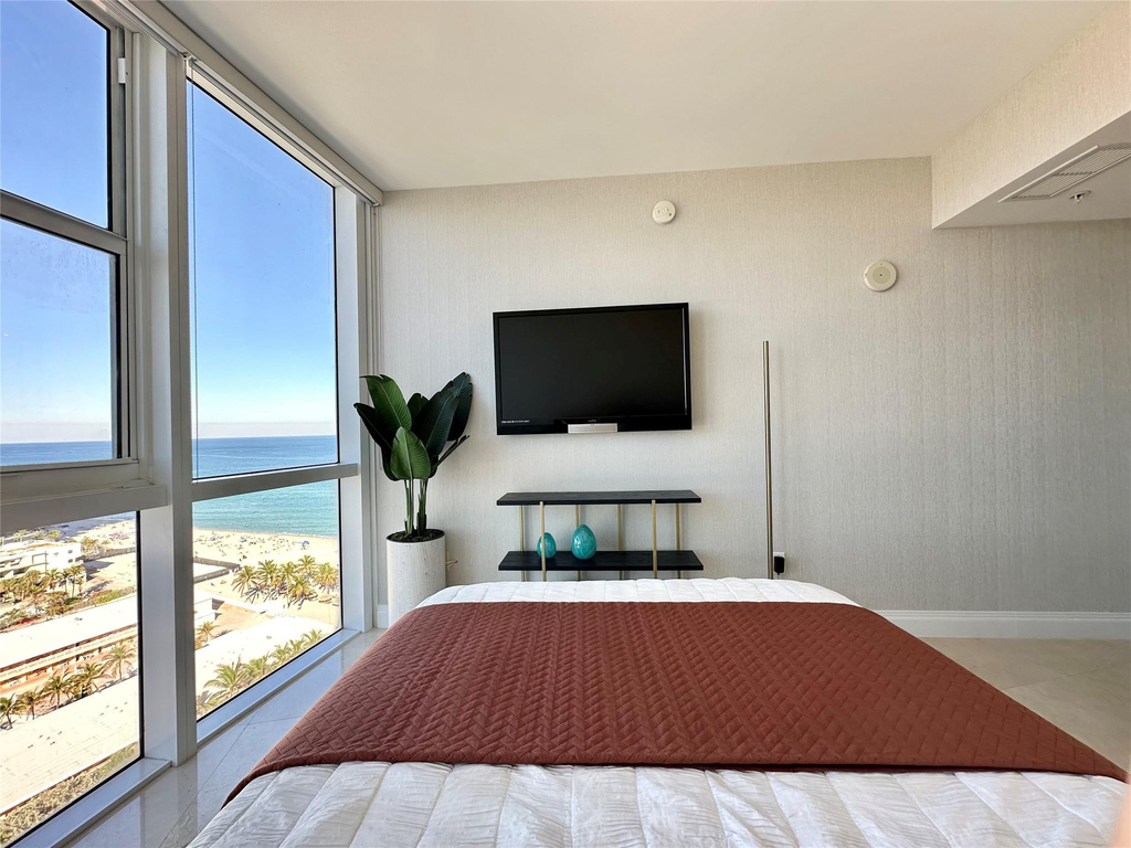 18201 Collins Avenue - Photo 28