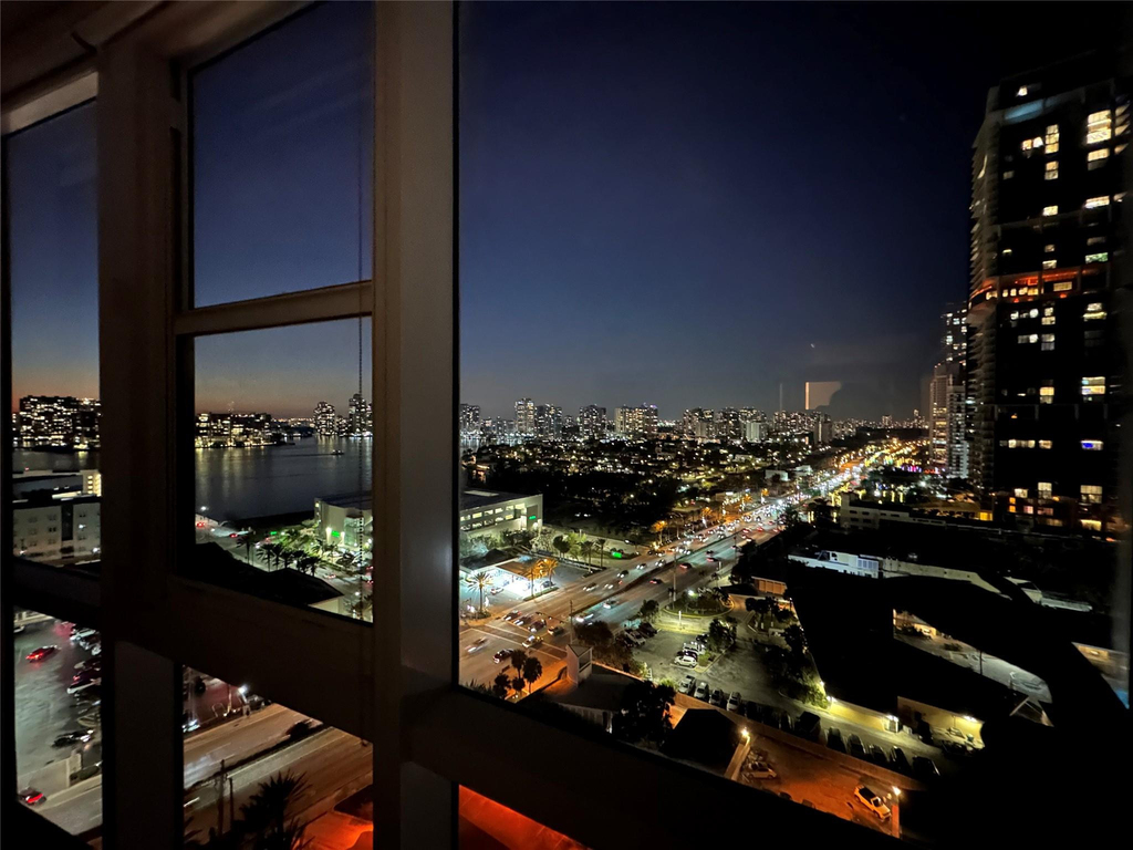18201 Collins Avenue - Photo 32